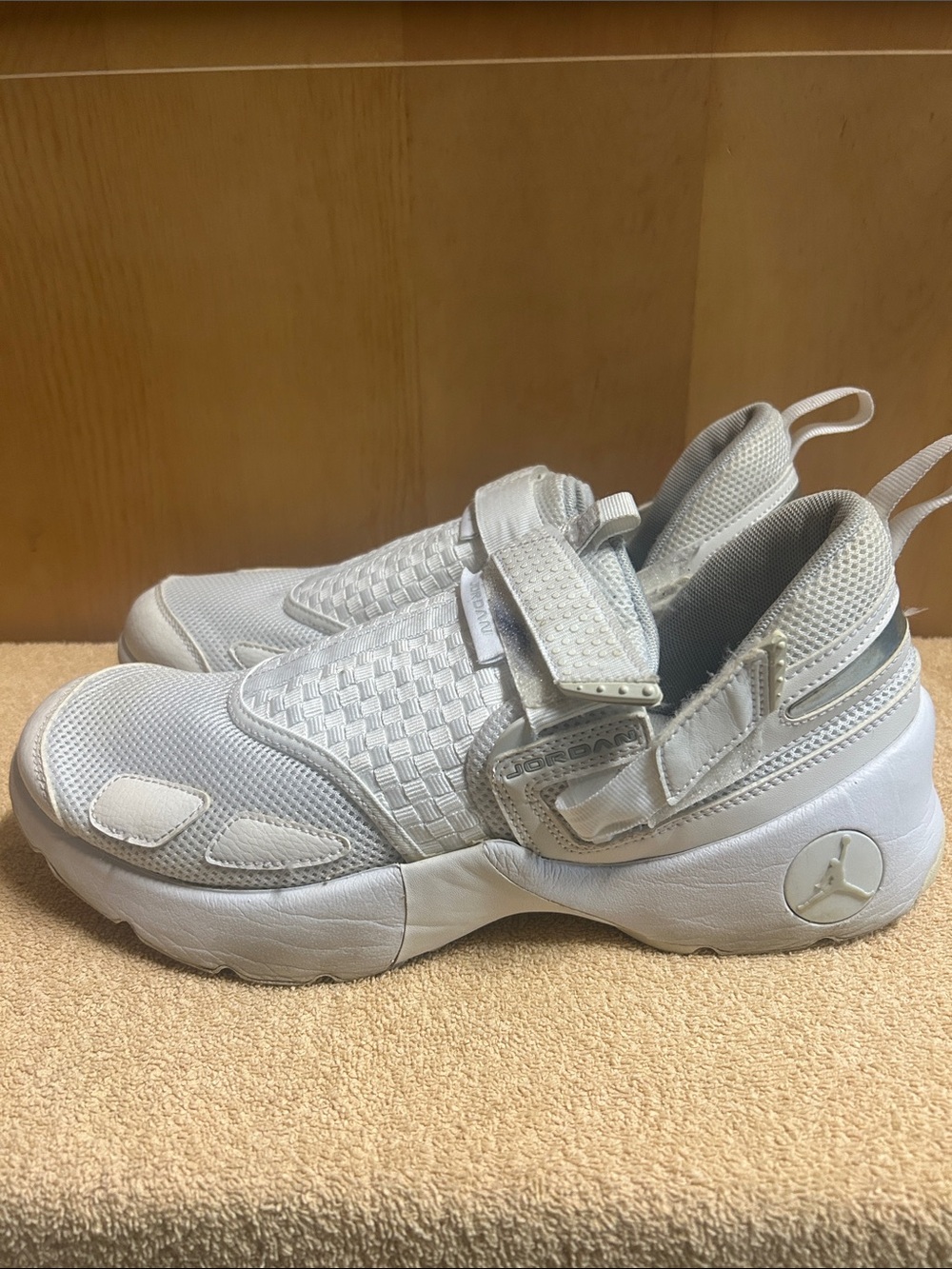 Jordan Men’s Trunner. White/Light Gray Slip-On Sneakers